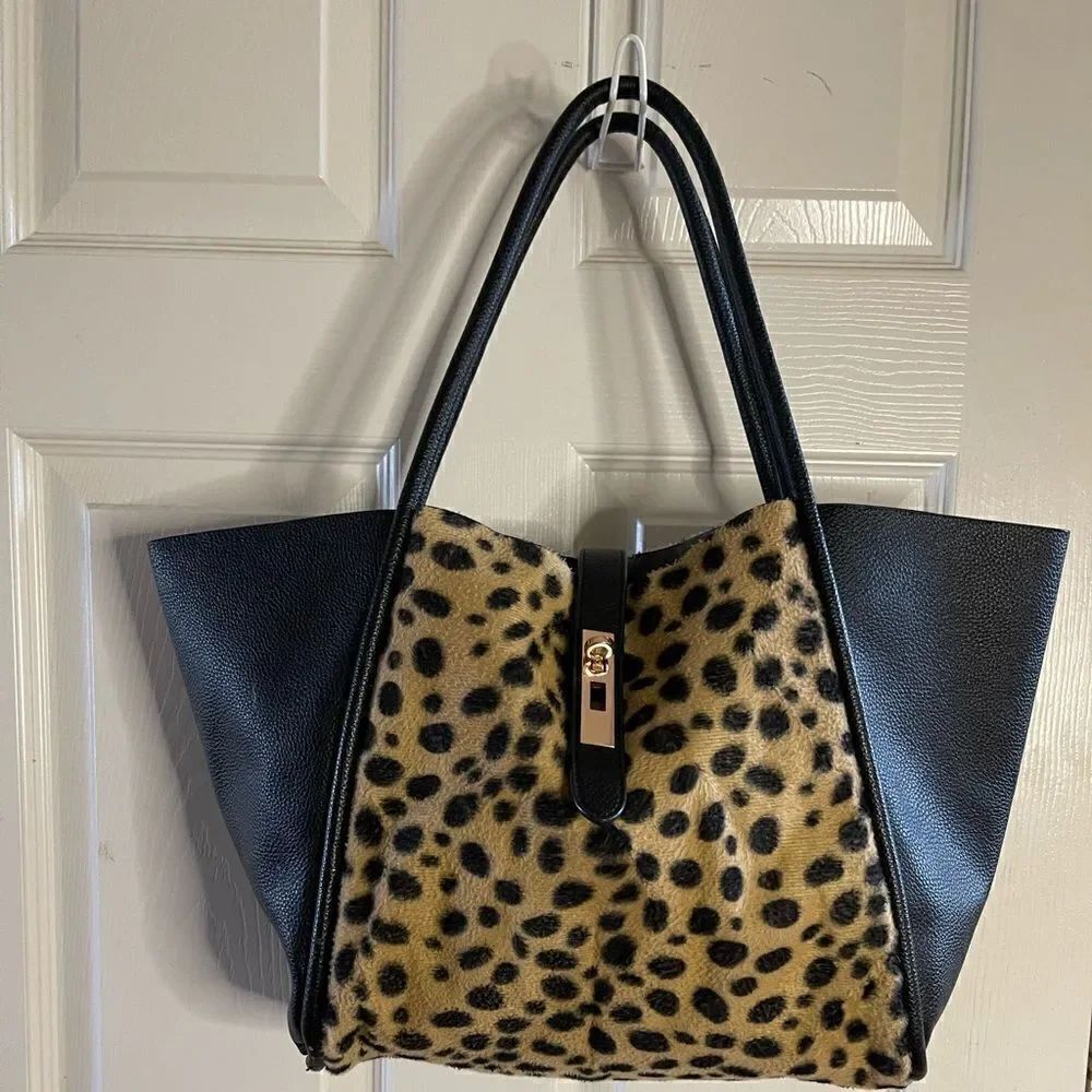 Un billion leopard print and black leather tote bag with gold tone hardwares